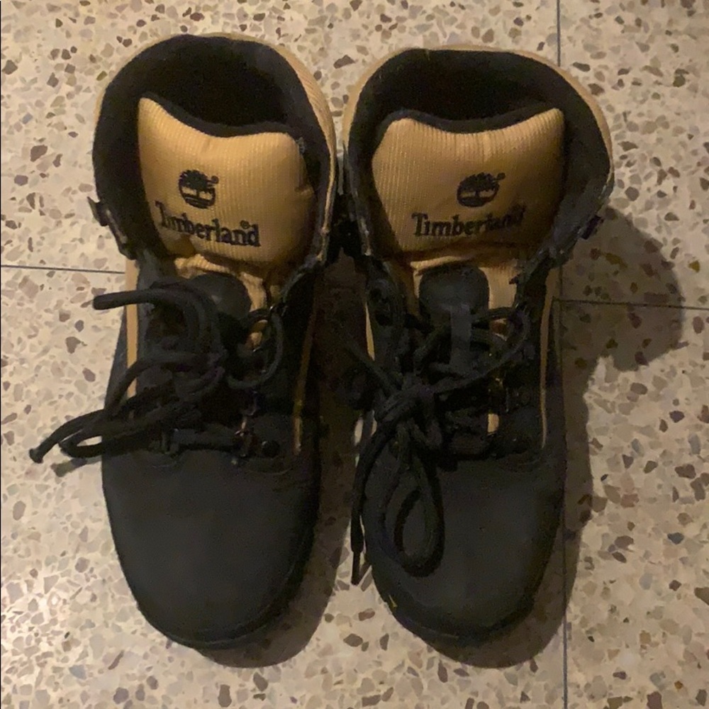 SOLD - - Timberland snow boots